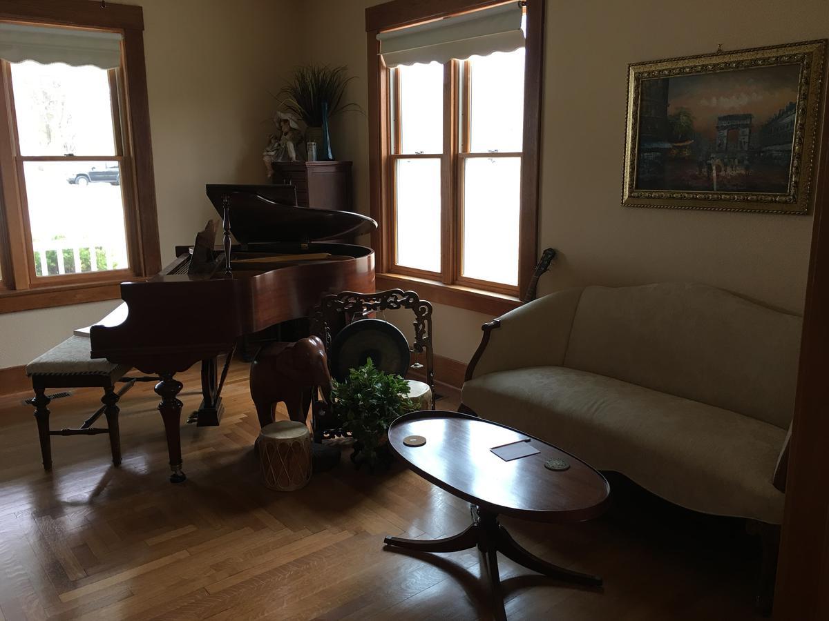 Attwood House Bed And Breakfast Near Manhattan, Ks Randolph 외부 사진