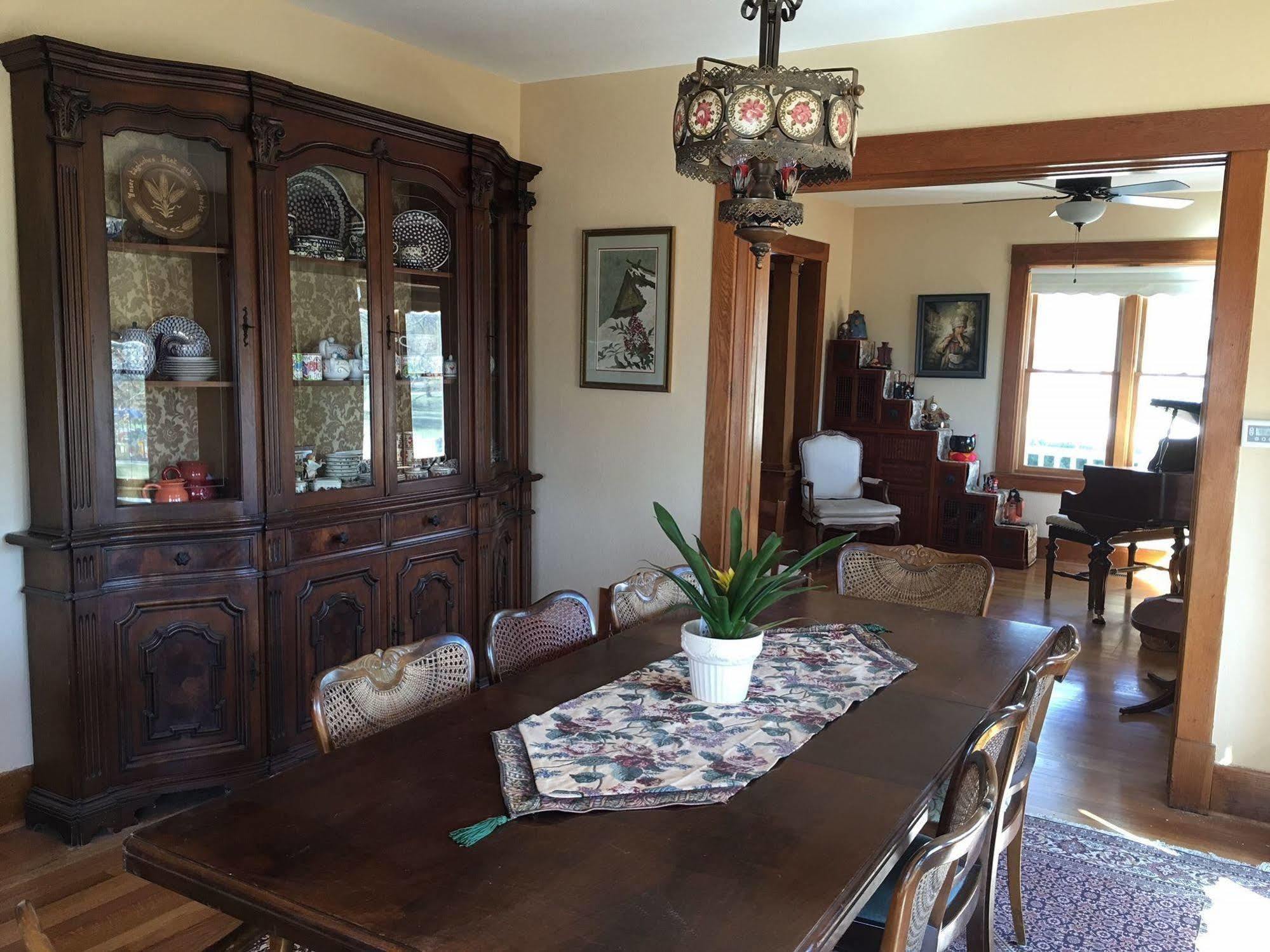 Attwood House Bed And Breakfast Near Manhattan, Ks Randolph 외부 사진